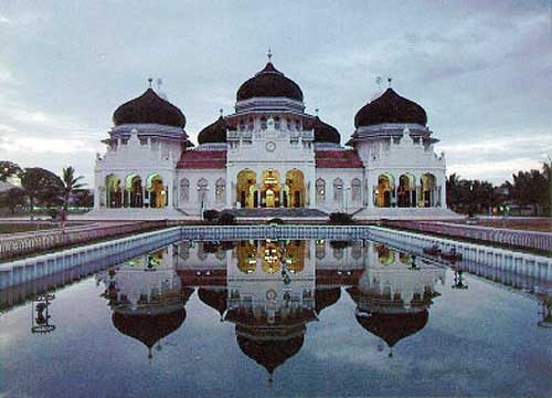 baiturrahman-grand-mosque-banda-aceh-sumatra-indonesia